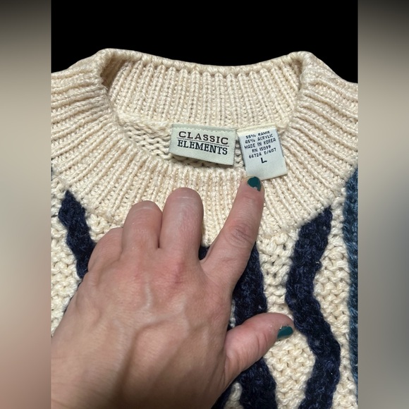 90’s Classic Elements Cream and Navy Knit Top With Shoulder Pads - Picture 4 of 10
